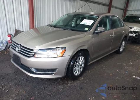 2015 Volkswagen Passat 1.8T Wolfsburg Edition z USA, uszkodzony, nr VIN 1VWAS7A3XFC015898